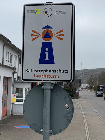 Katastrophenschutz Leuchtturm-Schild am Feuerwehr- und DRK-Haus