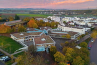 Feierliche Eröffnung der Sanierung und des Schulanbaus der Schule auf dem Laiern