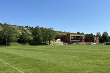 Rasensportplatz an der Gemeindehalle